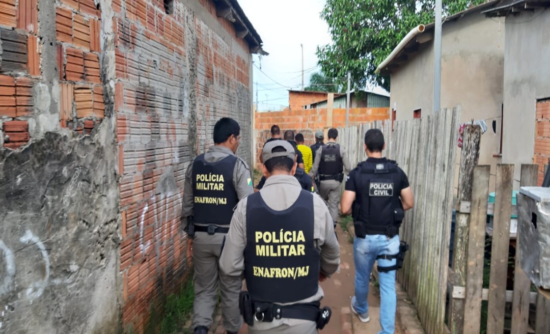 Operação conjunta das polícias Militar e Civil apreende arma de fogo e quase 2 quilos de entorpecentes